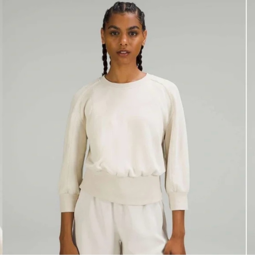 🎟️ Lululemon Athletica Cream Sweatshirt 🎟️